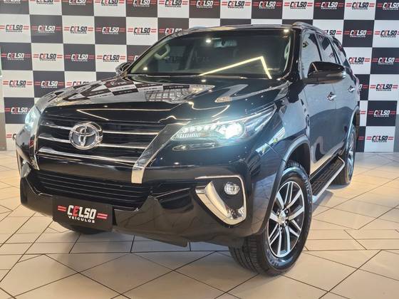 TOYOTA HILUX SW4 2.8 SRX 4X4 16V TURBO INTERCOOLER DIESEL 4P AUTOMÁTICO